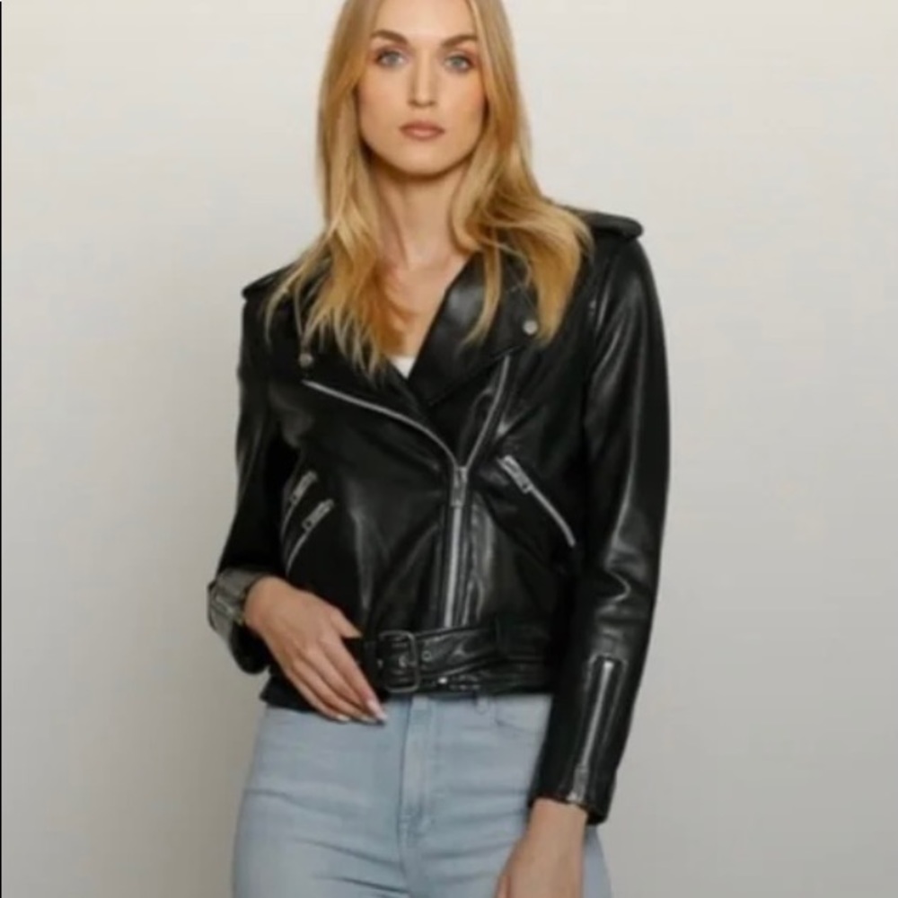 ❤️Beautiful/never worn soft black leather Walter Baker jacket!